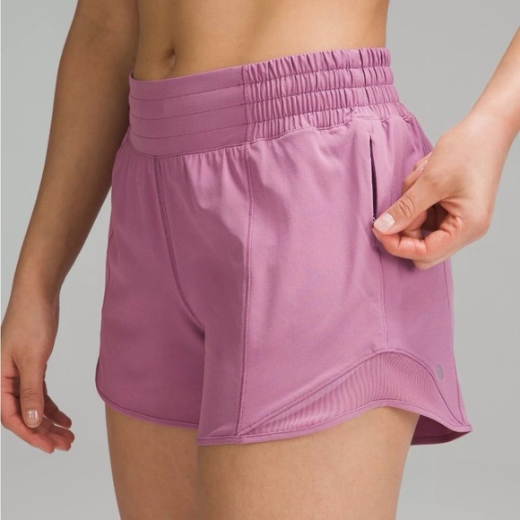 NWT $68 Lululemon Hotty Hot High Rise lined shorts in pink frotsting - Size 14 - Picture 1 of 7